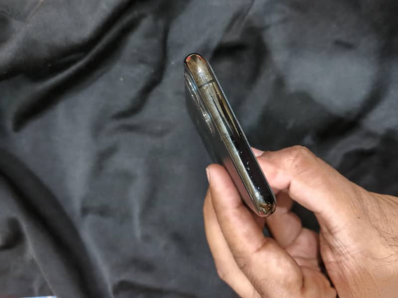 Apple iPhone 11 Pro 3