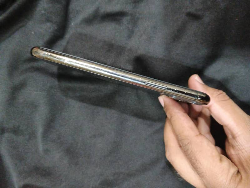 Apple iPhone 11 Pro 4