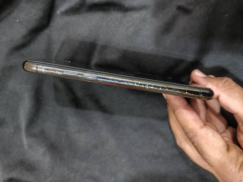 Apple iPhone 11 Pro 6