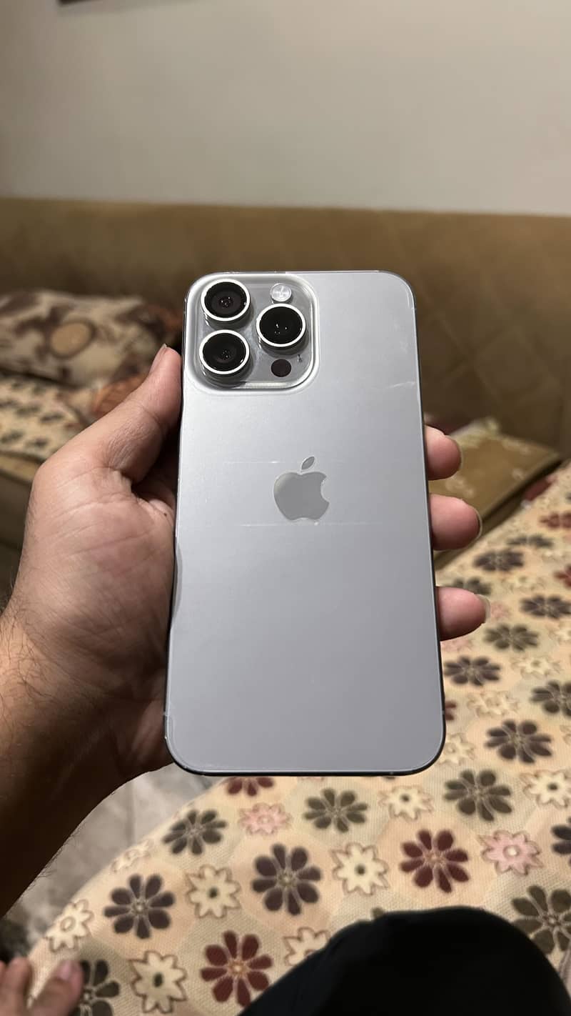Apple iPhone 15 Pro Max JV 0