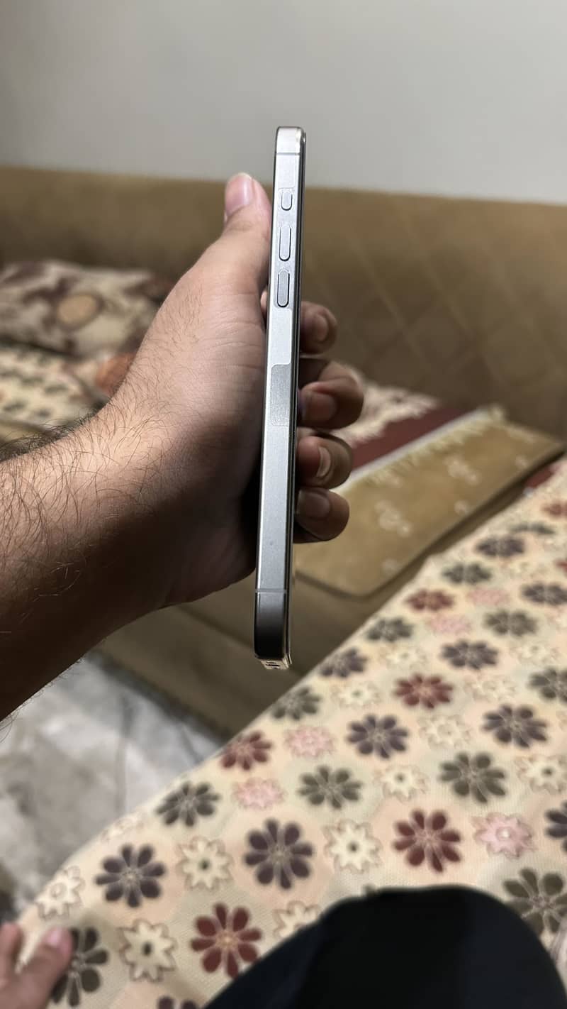 Apple iPhone 15 Pro Max JV 2
