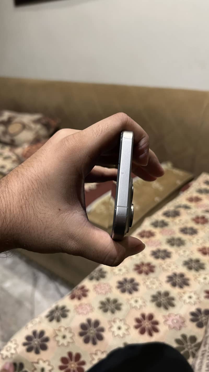 Apple iPhone 15 Pro Max JV 3
