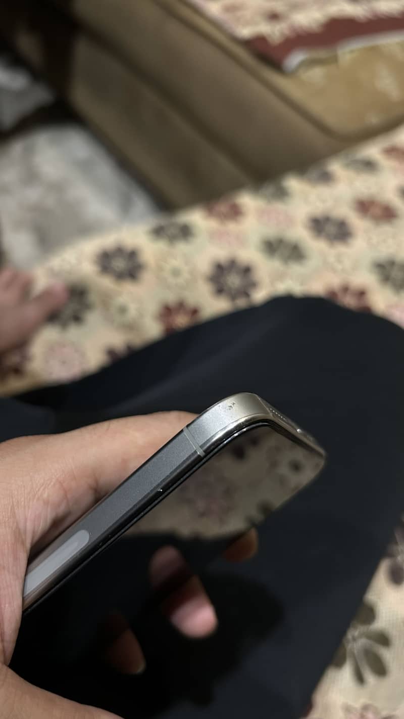 Apple iPhone 15 Pro Max JV 7