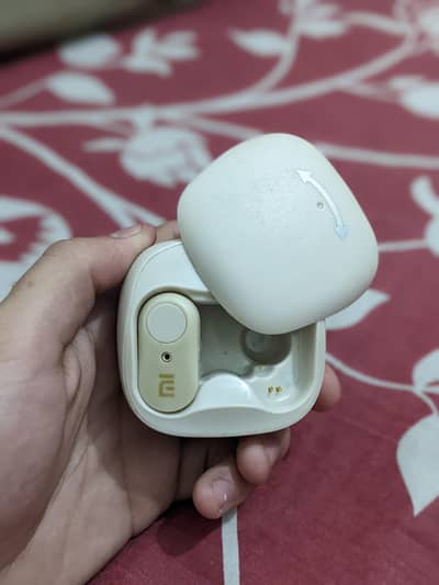 Mi Buds Only One Earbud with Charging Case – Rs. 500