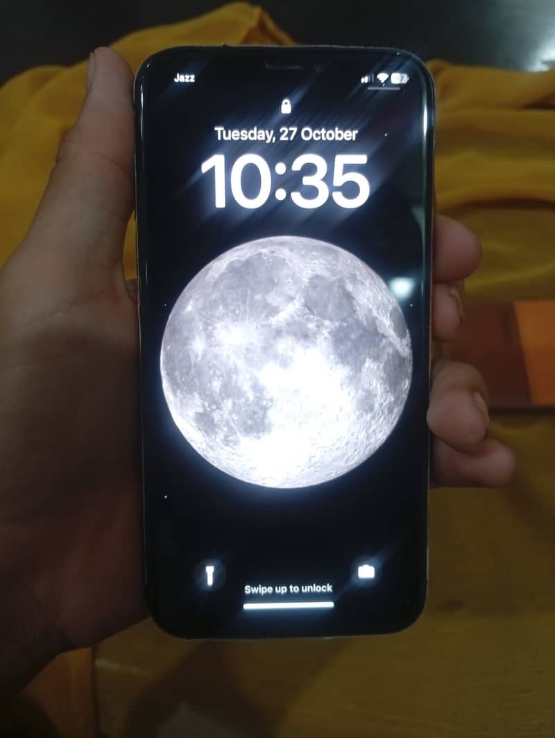 Apple iPhone X 4