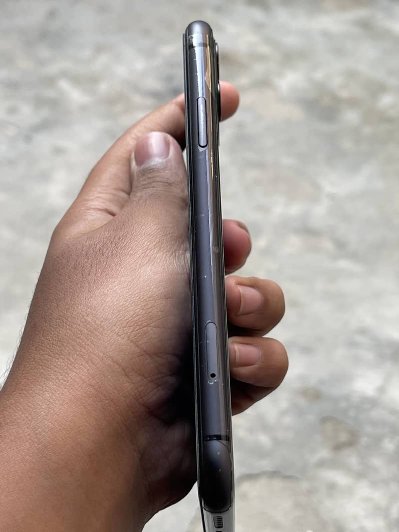 Apple iPhone 11 3