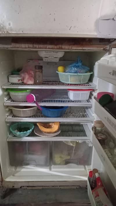 Urgent sale Dawlance Refrigerator working properly