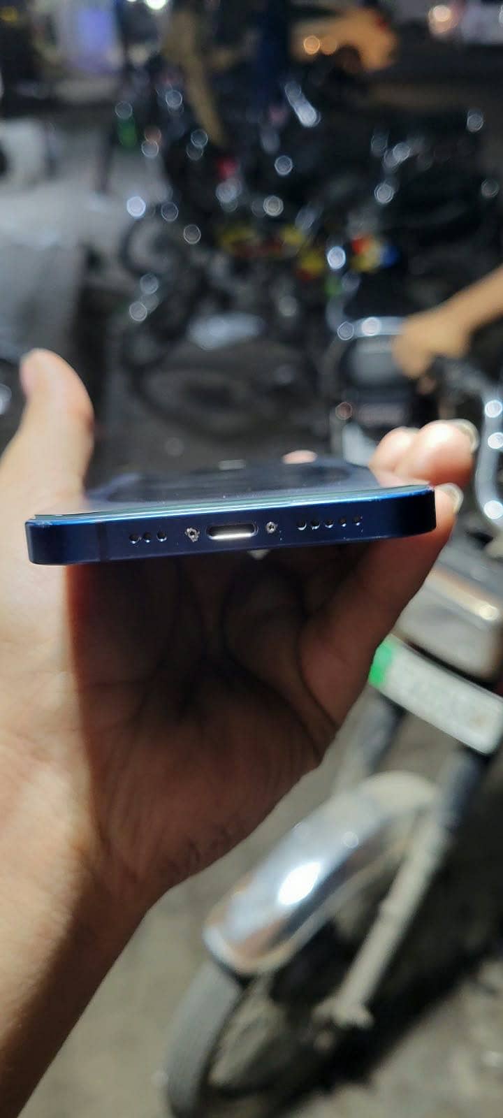Apple iPhone 12 4
