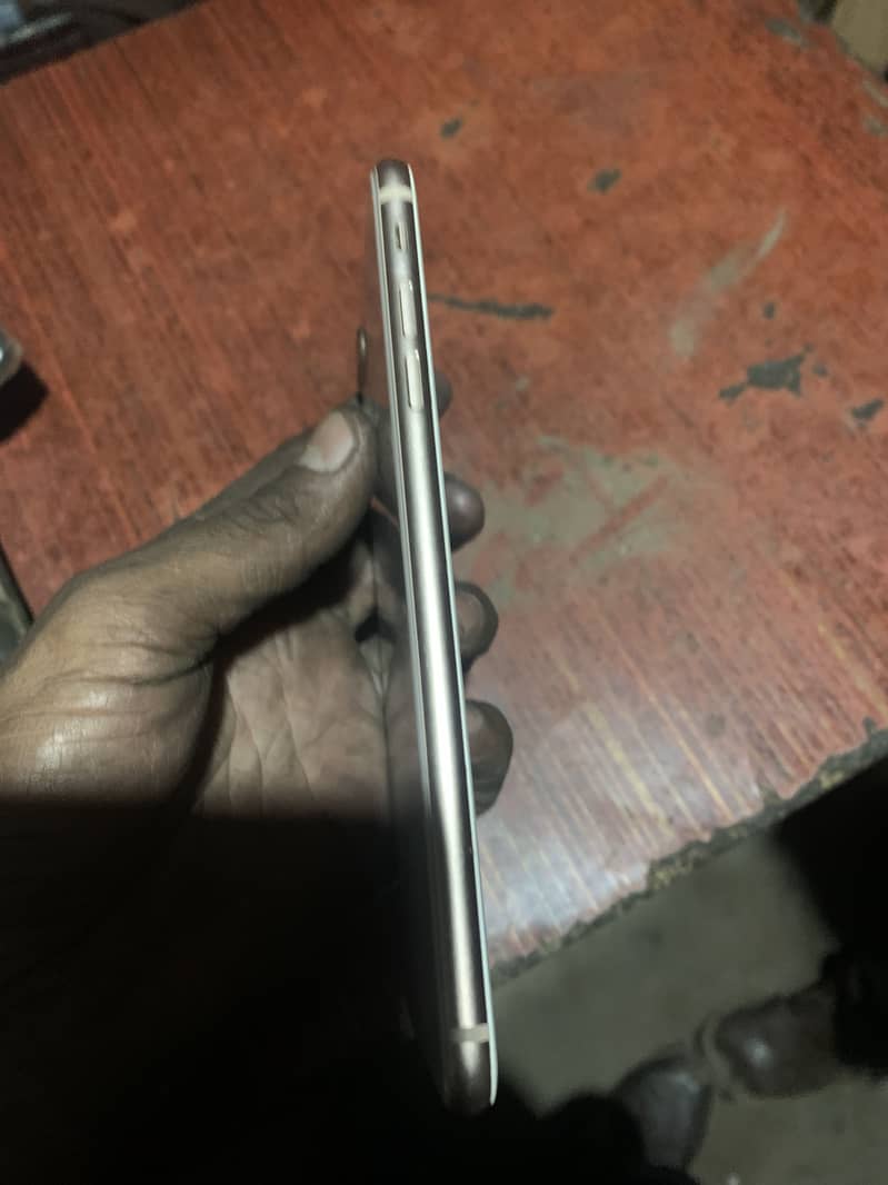 Apple iPhone 8 Plus 0