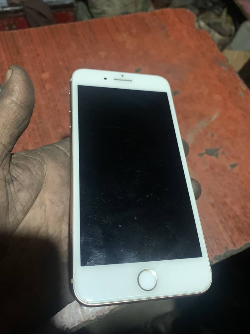 Apple iPhone 8 Plus 1