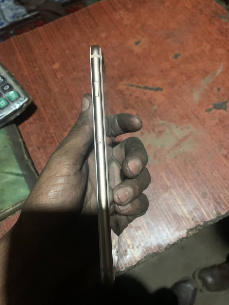 Apple iPhone 8 Plus 3