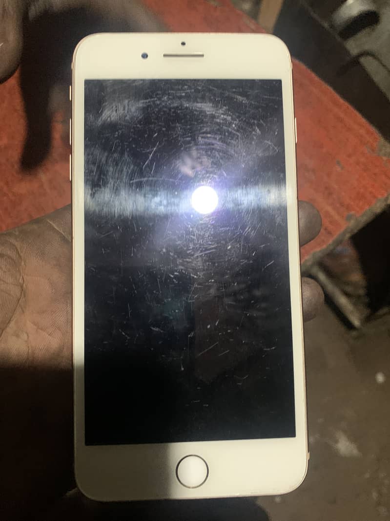 Apple iPhone 8 Plus 4