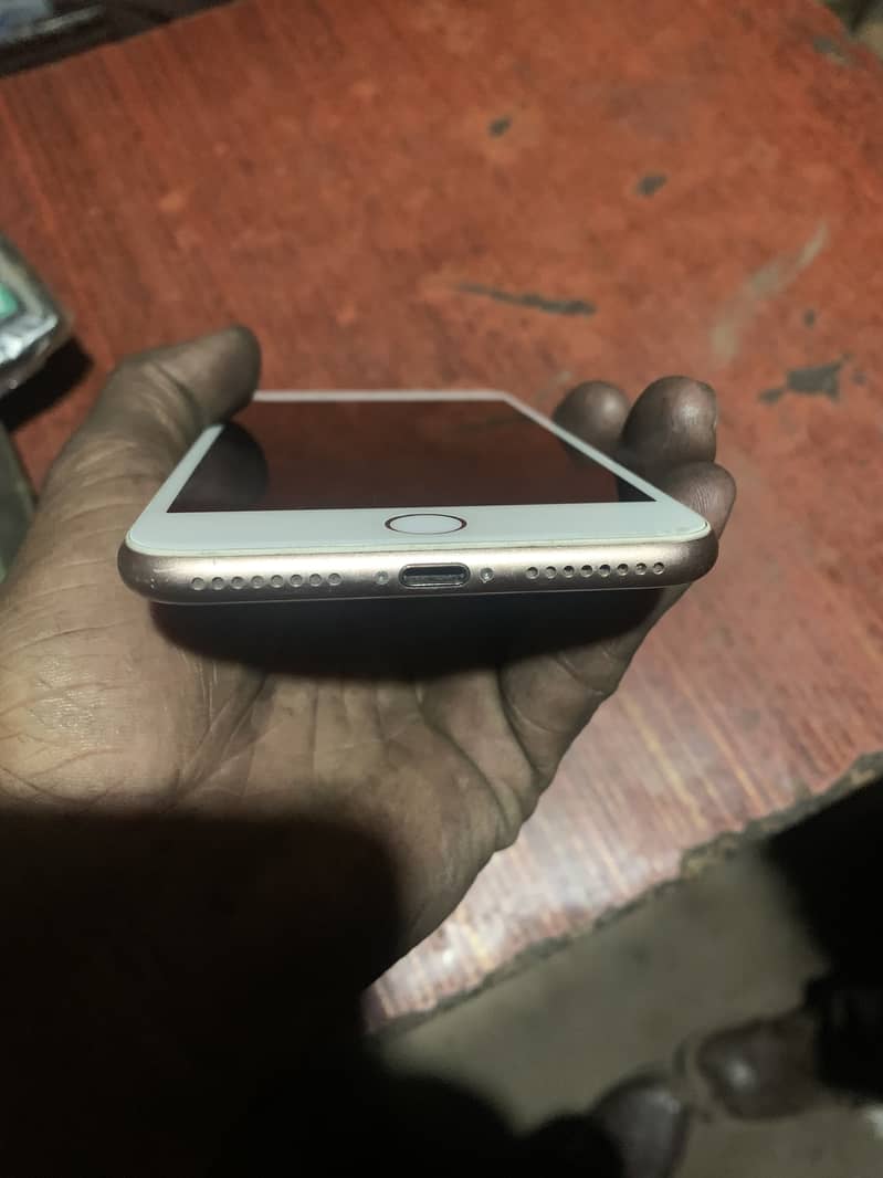 Apple iPhone 8 Plus 6