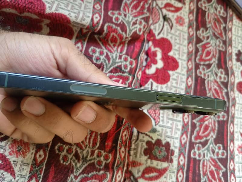 Apple iPhone 13 Pro Max 8