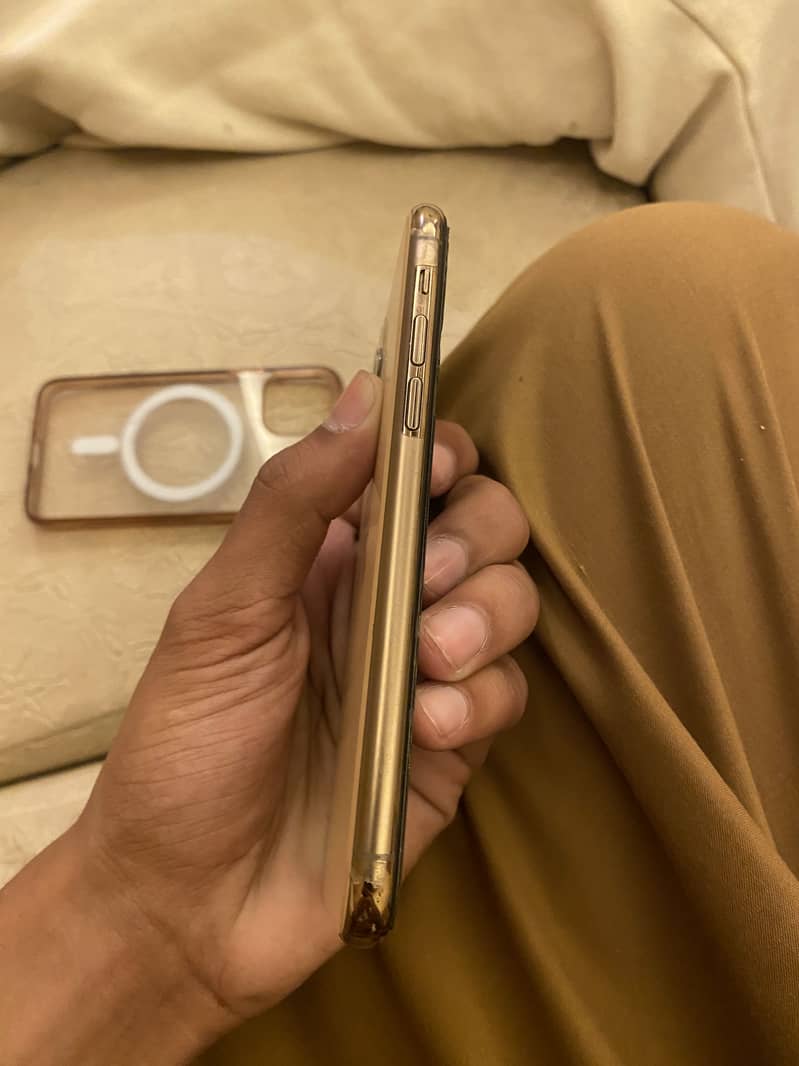 Apple iPhone 11 Pro 2
