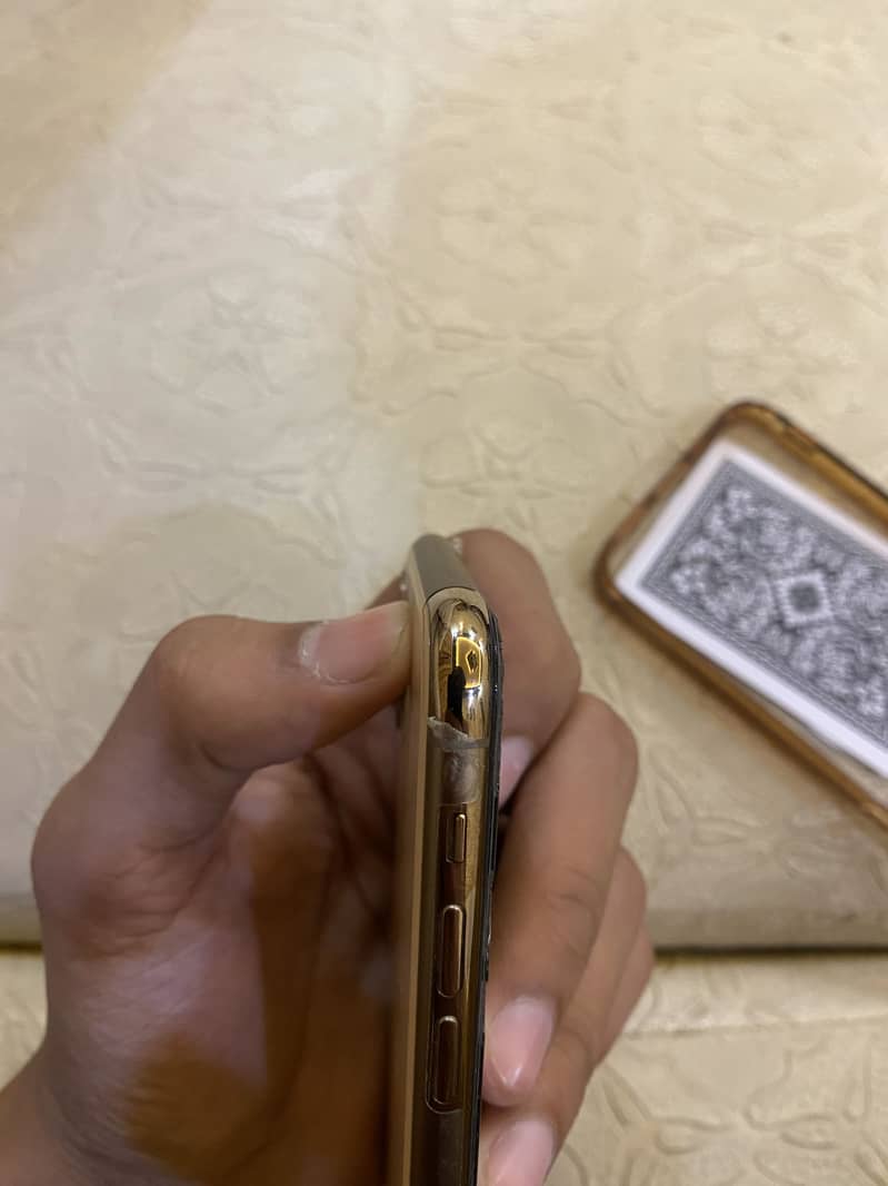 Apple iPhone 11 Pro 4
