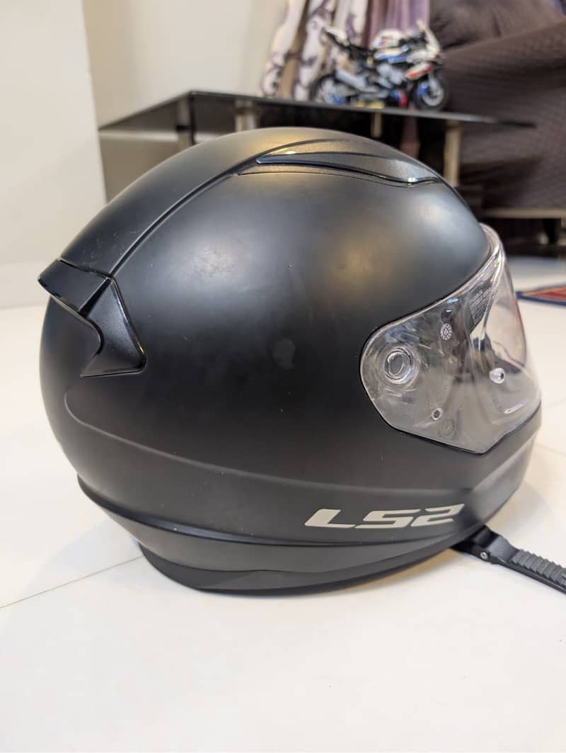 LS2 MATT BLACK MEDIUM SIZE 6
