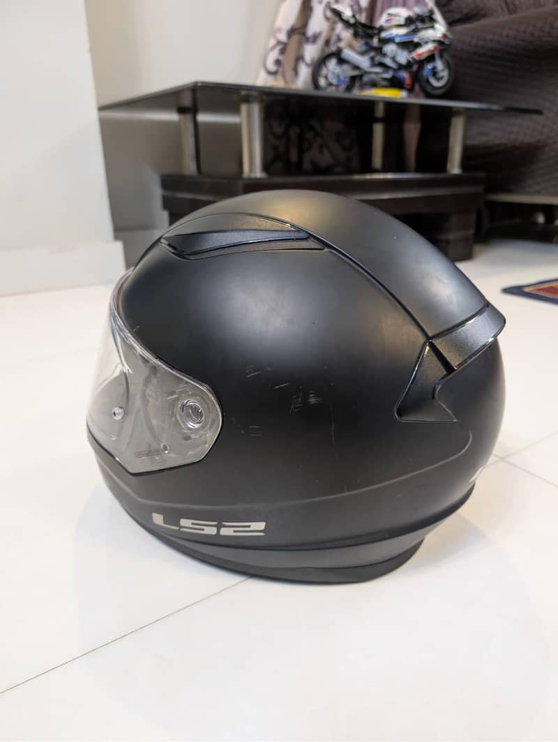 LS2 MATT BLACK MEDIUM SIZE 8