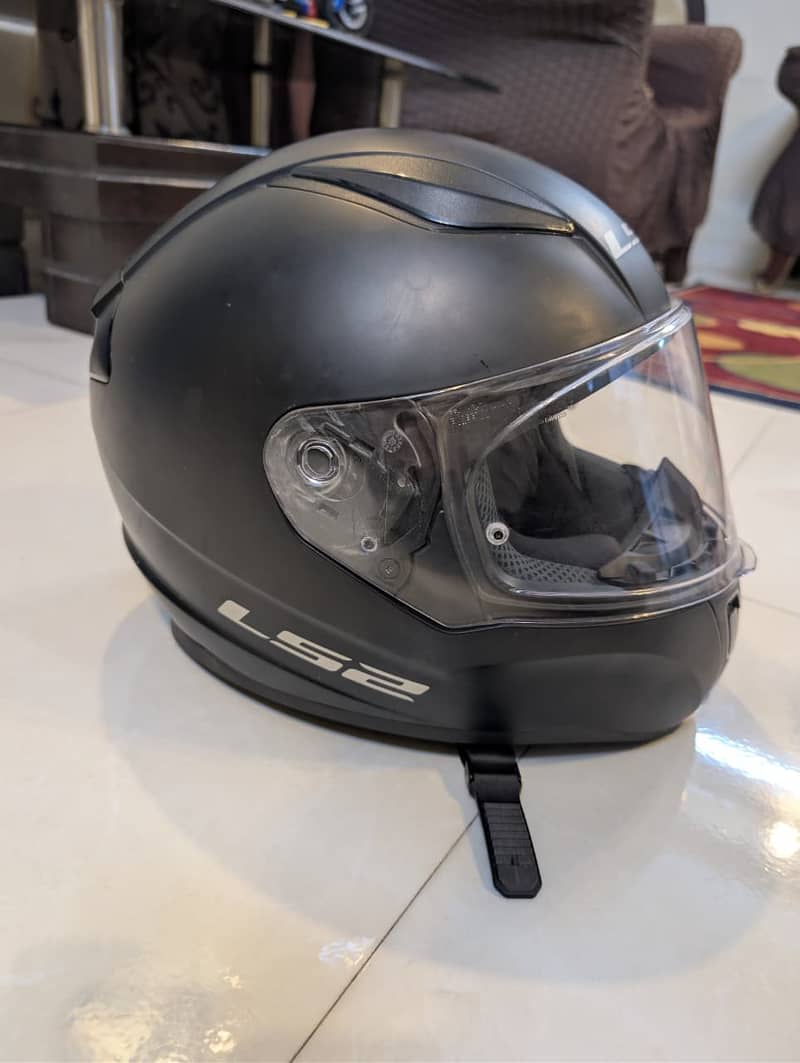 LS2 MATT BLACK MEDIUM SIZE 12