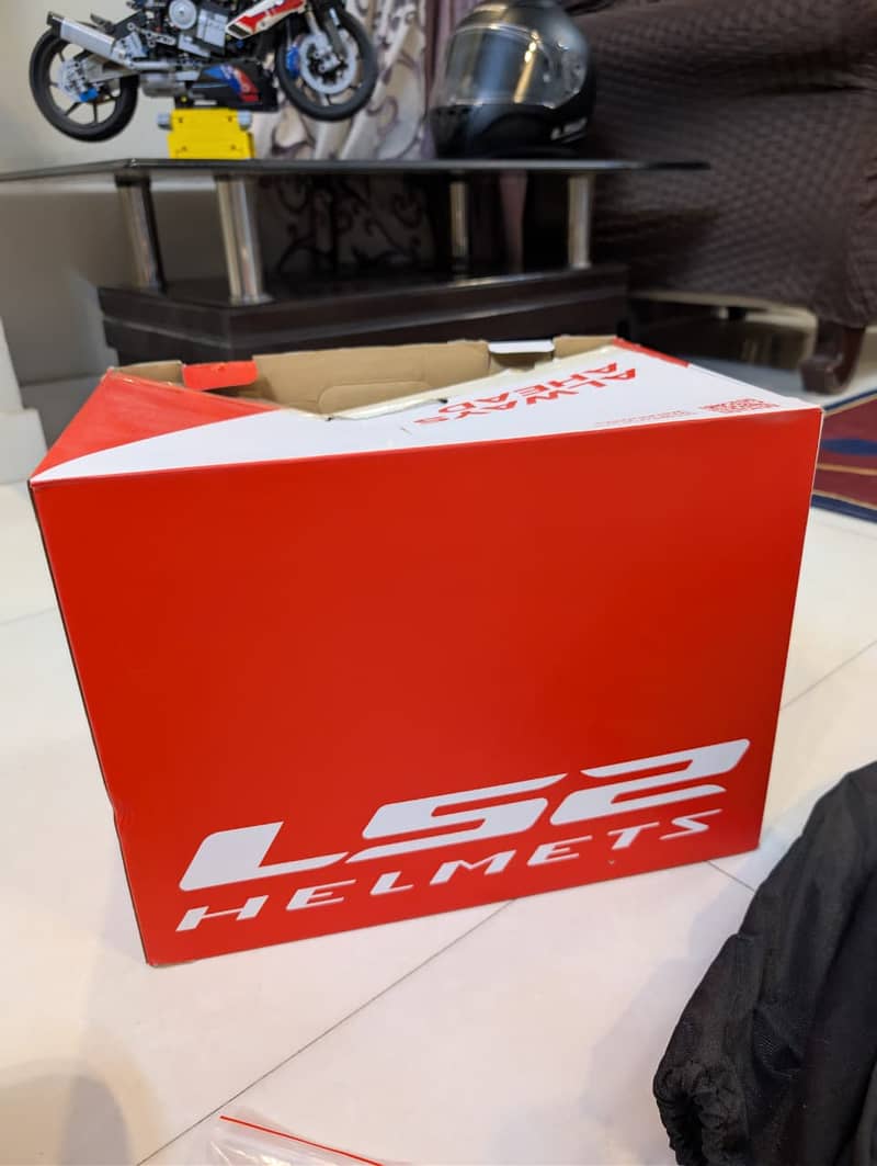 LS2 MATT BLACK MEDIUM SIZE 13