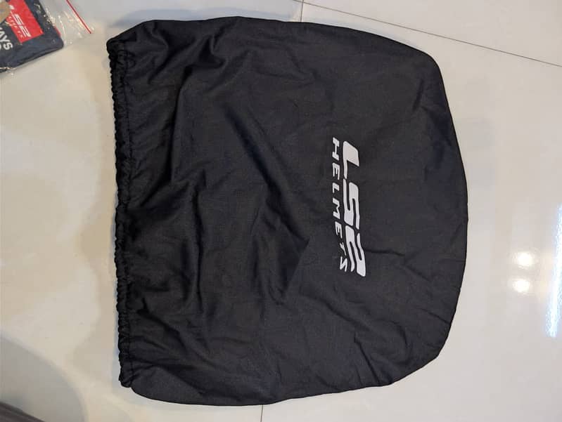LS2 MATT BLACK MEDIUM SIZE 18
