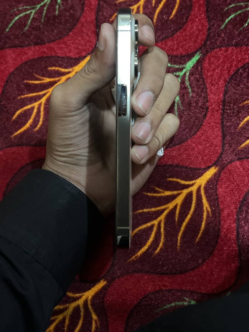 Apple iPhone 14 Pro 2