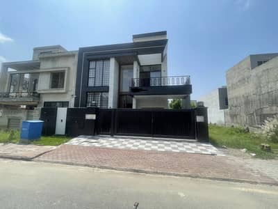 BEAUTIFUL HOUSE 10 MARLA SLIGHTLY USED HOUSE AVAILABLE FOR SALE IN BAHRIA ORCHARD LAHORE