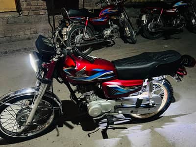 Honda 125 red color 2014 model for sale.