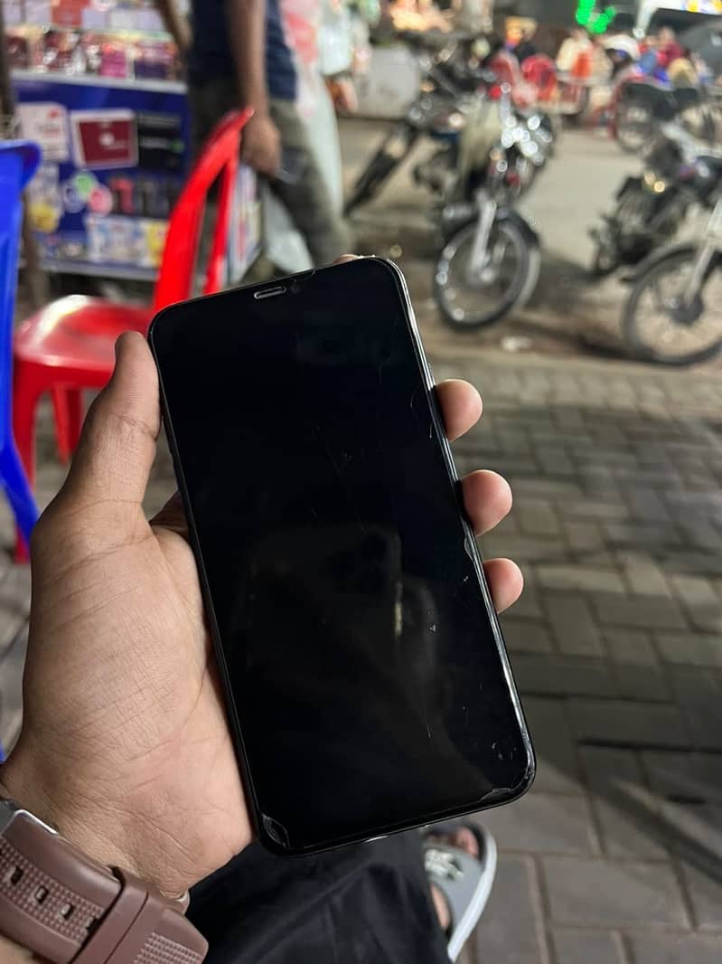 Apple iPhone 11 Pro Max 4