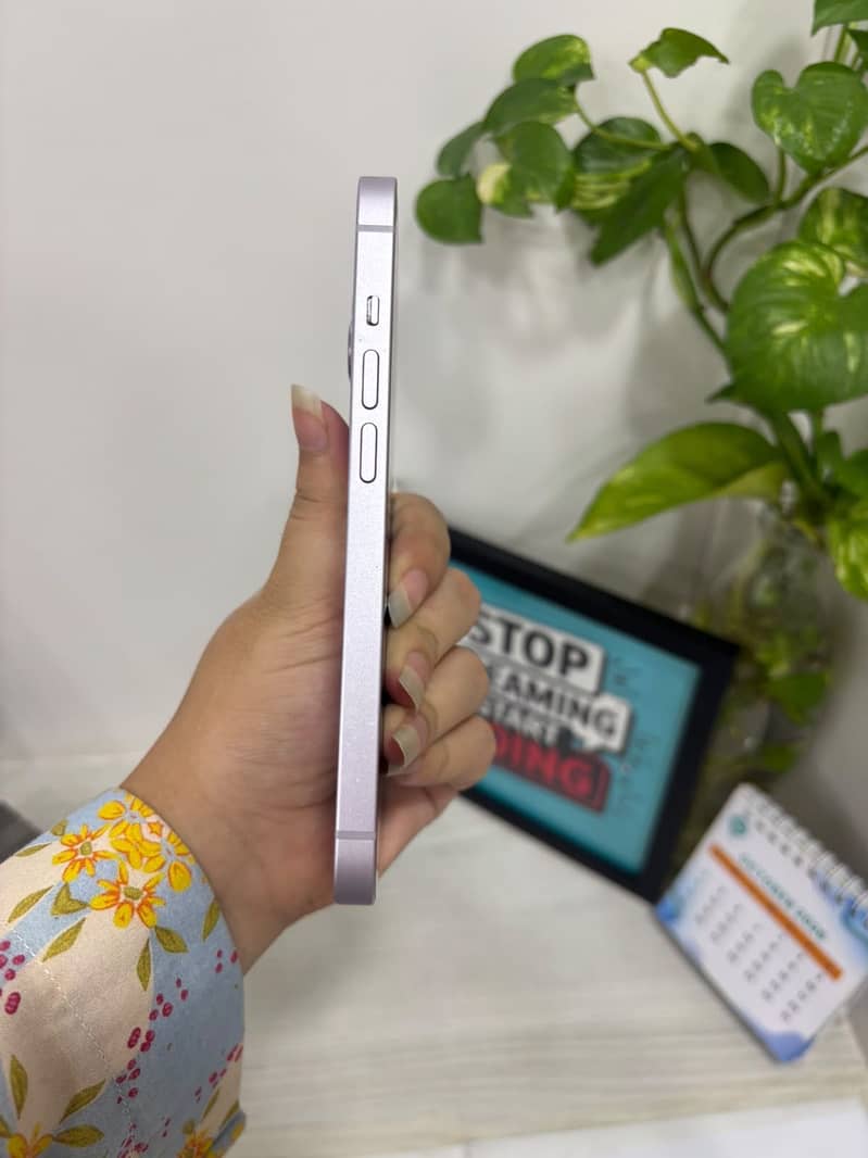 Apple iPhone 14 3