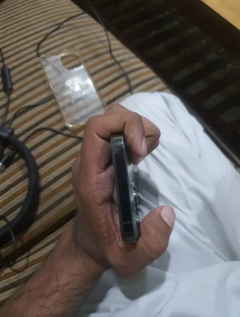 Apple iPhone 13 Pro Max 2