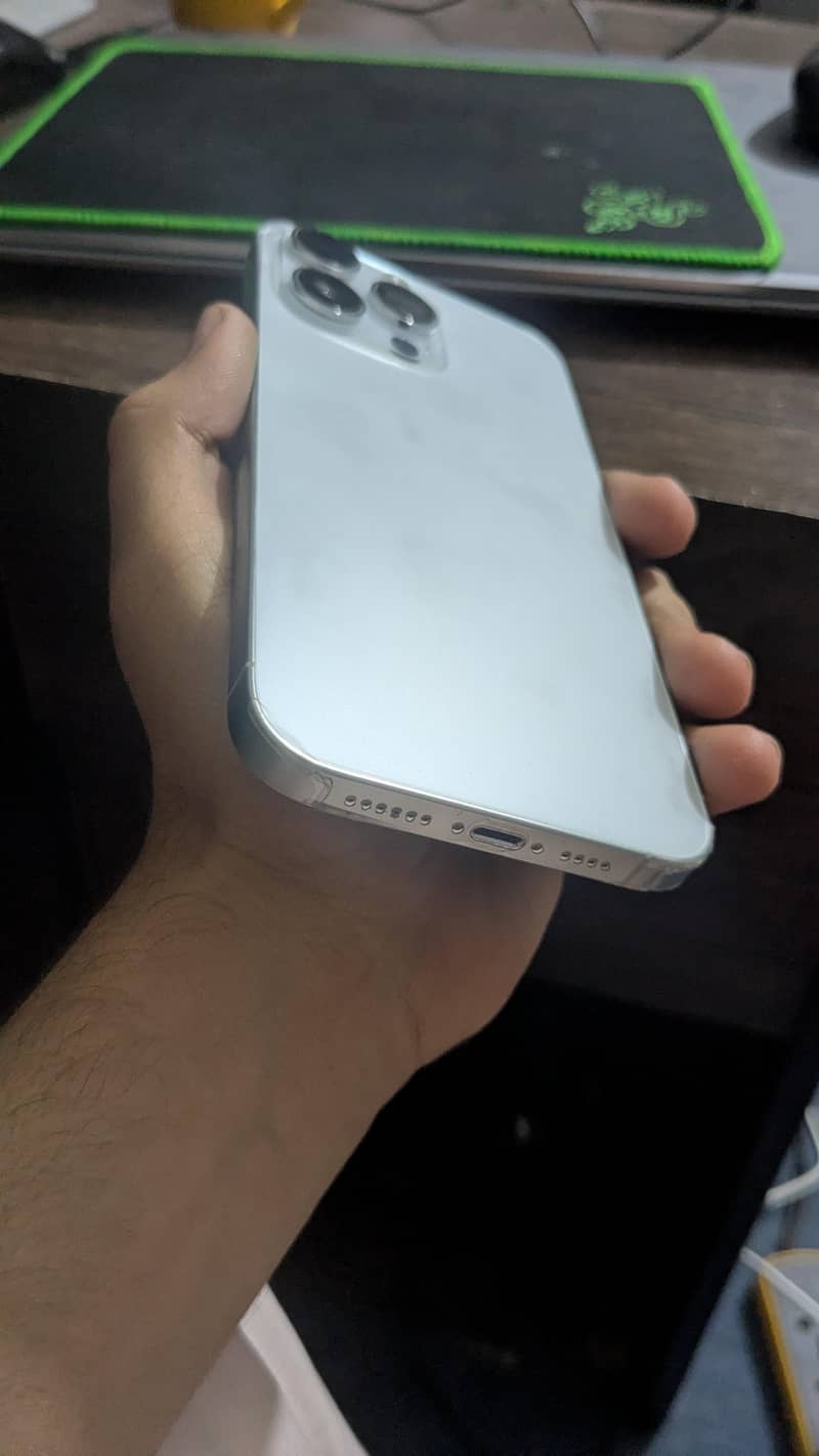 Apple iPhone 14 Pro Max 1