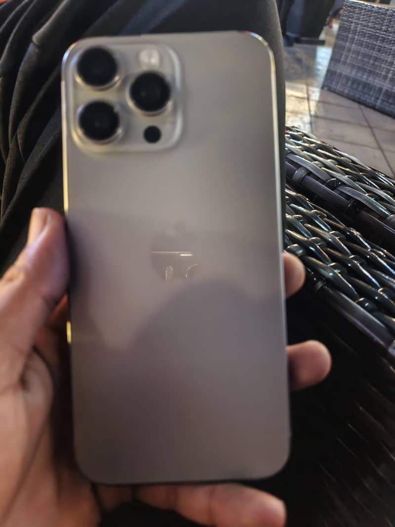 Apple iPhone 15 Pro Max 0