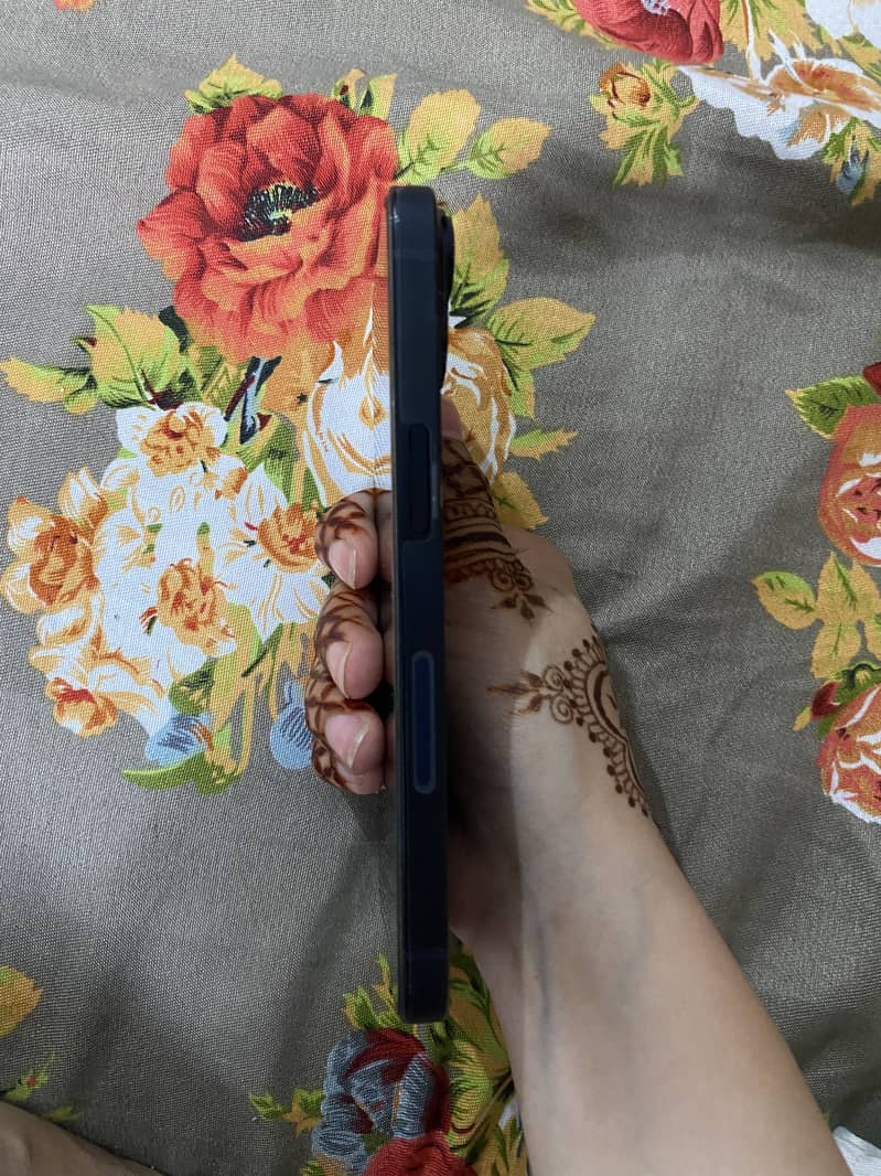 Apple iPhone 14 3