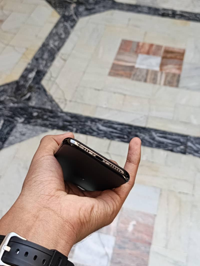 Apple iPhone 11 Pro 2