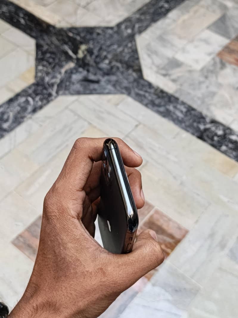 Apple iPhone 11 Pro 3