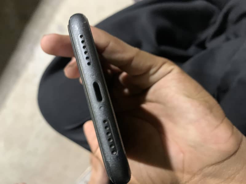 Apple iPhone 11 3