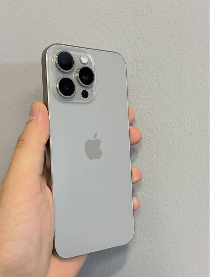 Apple iPhone 15 Pro Max 0