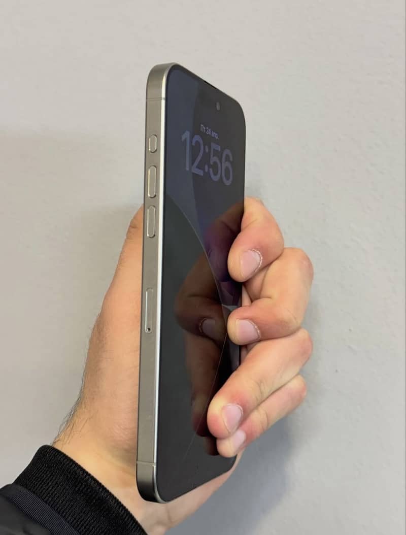 Apple iPhone 15 Pro Max 4
