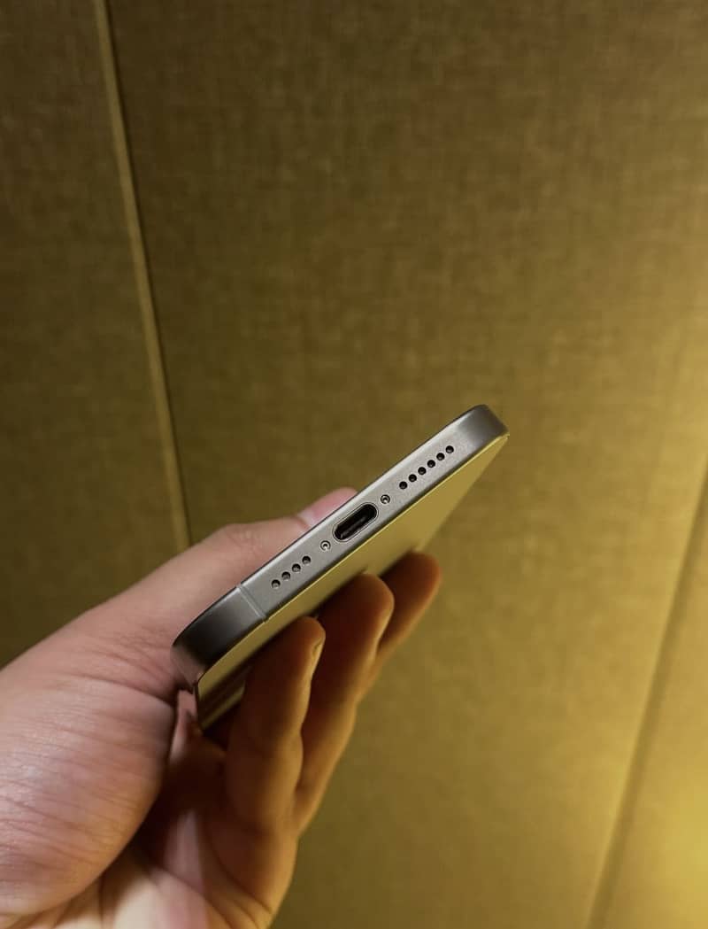 Apple iPhone 15 Pro Max 6