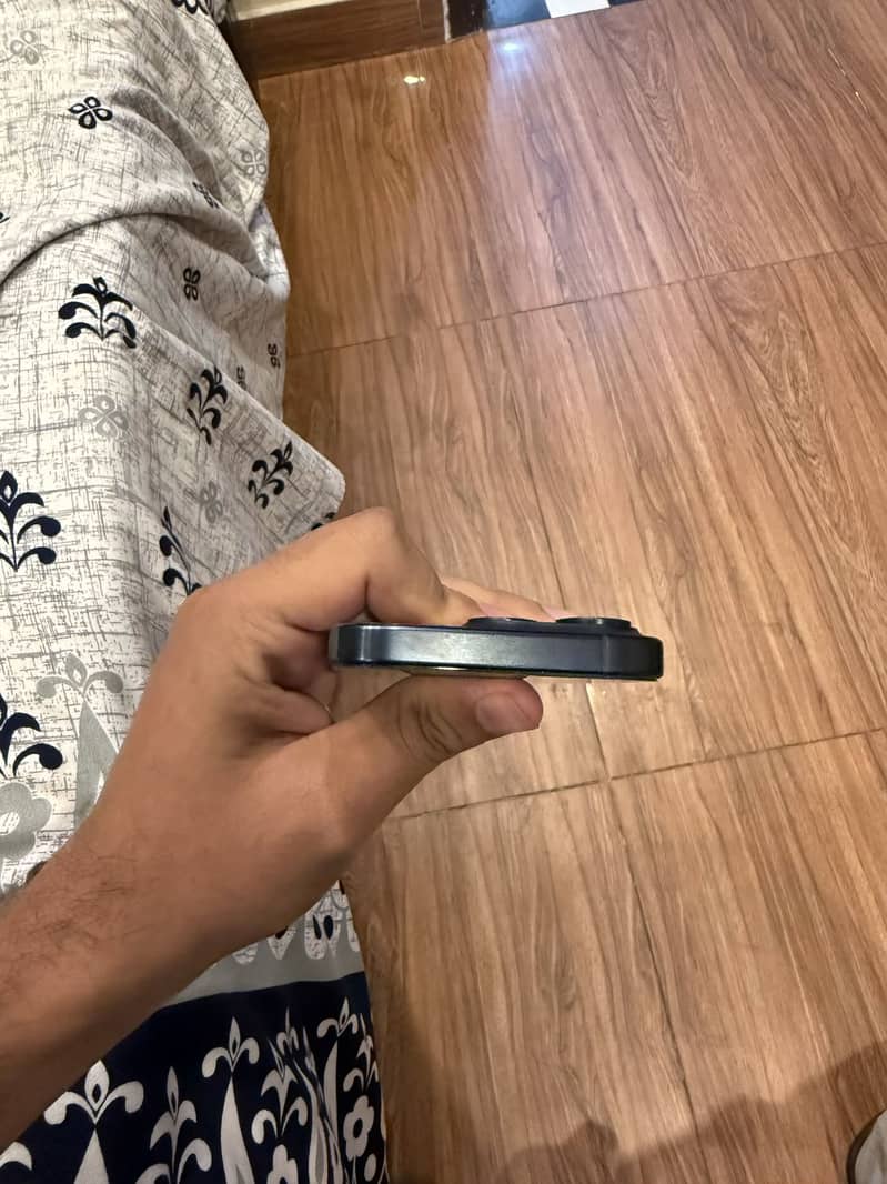 Apple iPhone 15 Pro Jv 1