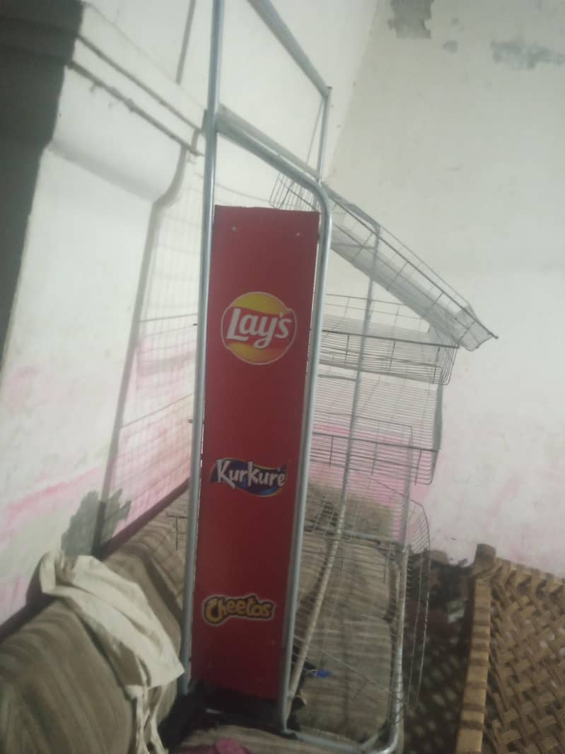 lays stand 0