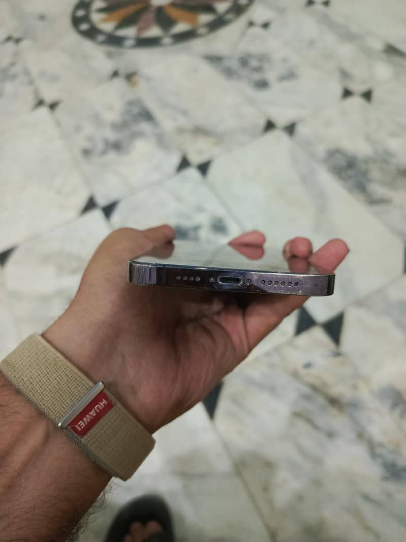 Apple iPhone 14 Pro Max 4