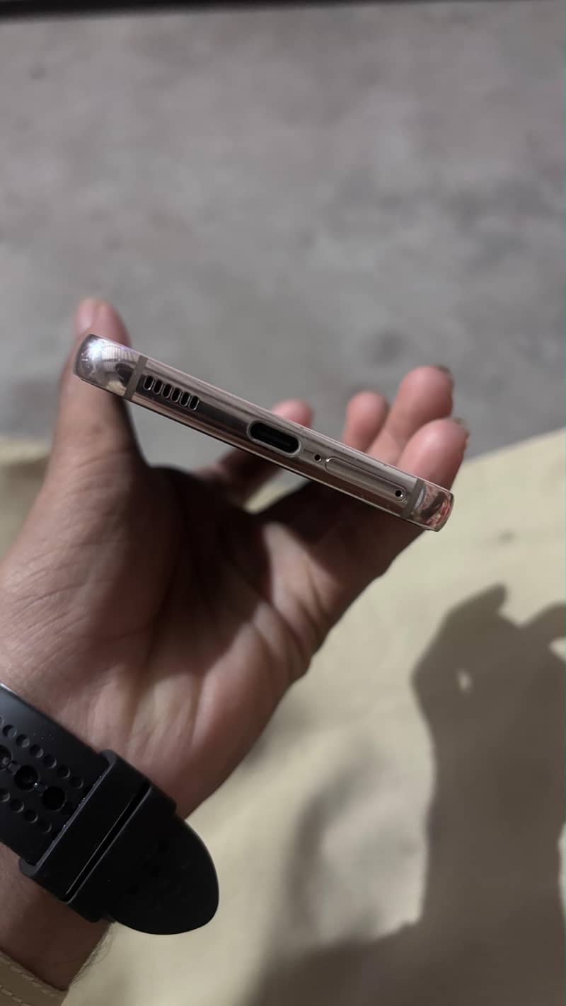 Samsung Mobile S22 1