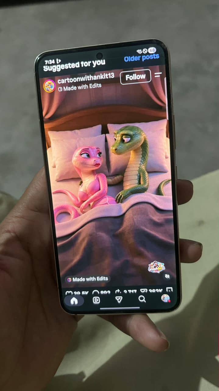Samsung Mobile S22 2