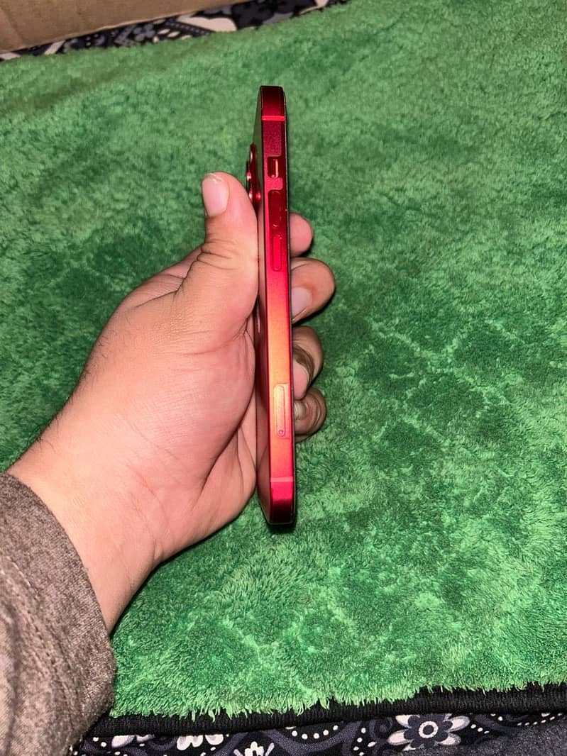 Apple iPhone 13 2