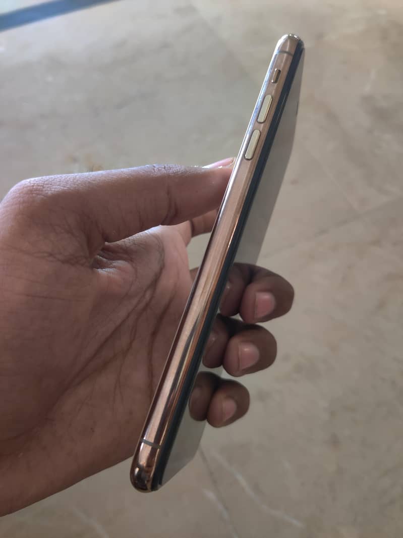 Apple iPhone 11 Pro Max 1