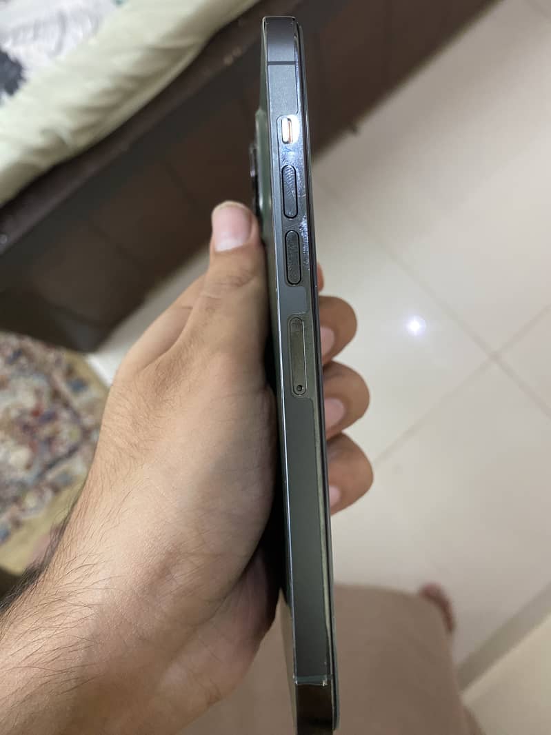 Apple iPhone 13 Pro Max 4