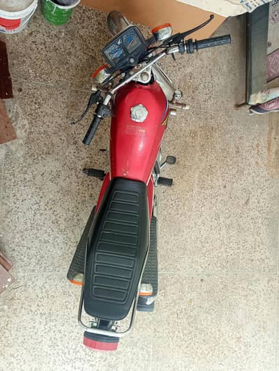 Honda CG 125. New and Genuine Condition. Slightly Used