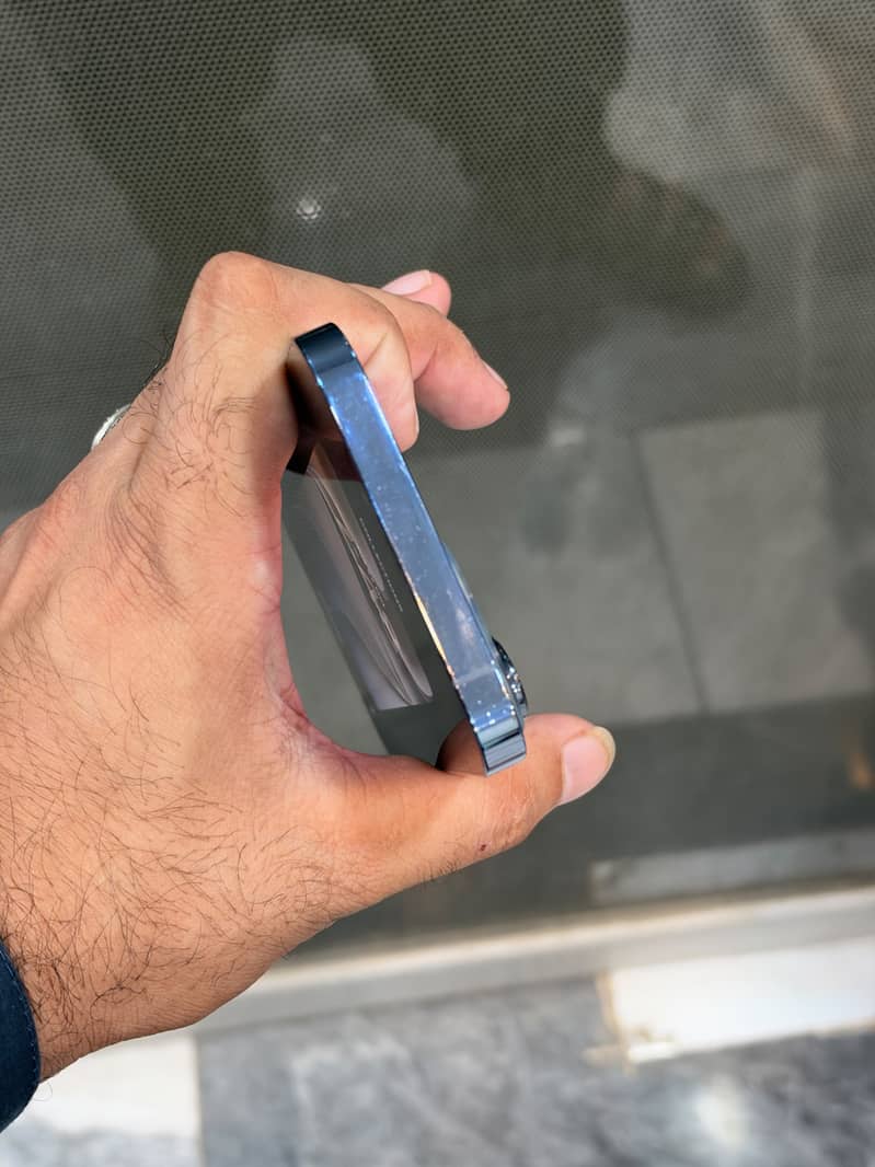 Apple iPhone 13 Pro Max 2